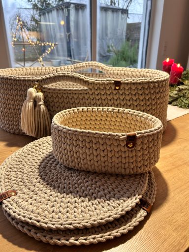 Moseskorb, Brotkorb und Platzset in Beige